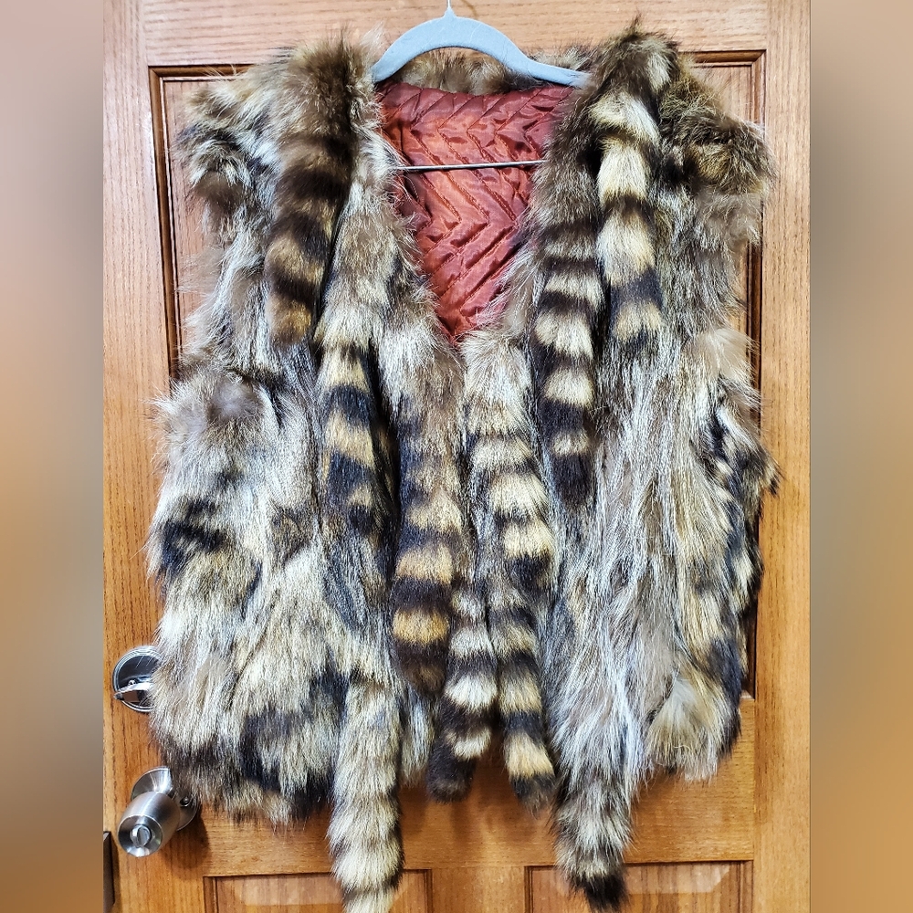 Vintage Raccoon Fur Vest With Liner And Tails (Approx Sz Med-Lrg)